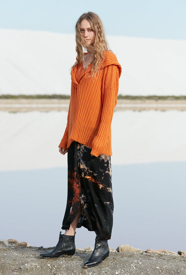 Pull à capuche orange plissé, léger, transparent et asymétrique - Pulls & gilets Mes Demoiselles - Image 1