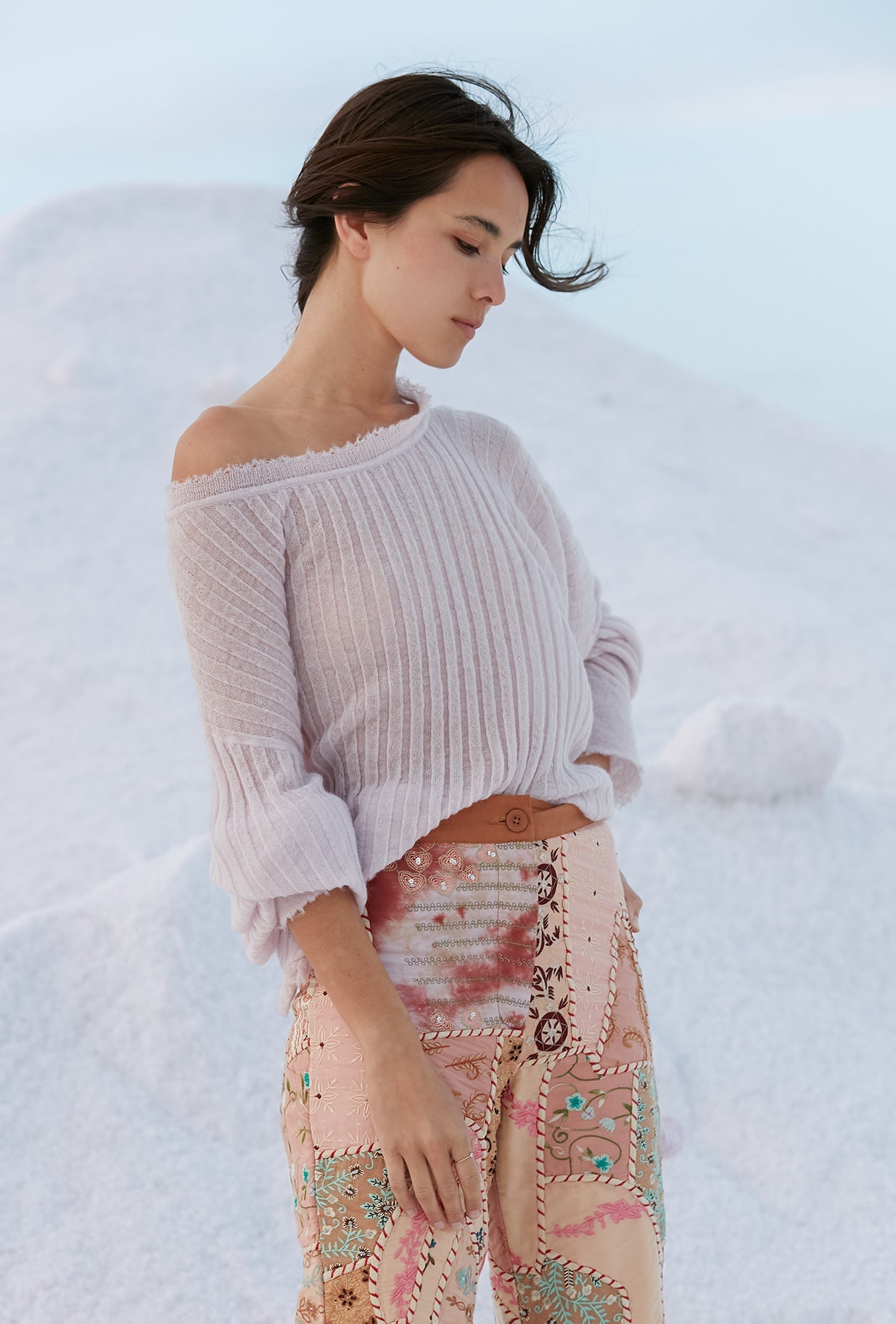 Pull mauve ample, maille plissée, asymétrique, bords frangés - Pulls & gilets Mes Demoiselles - Image 2