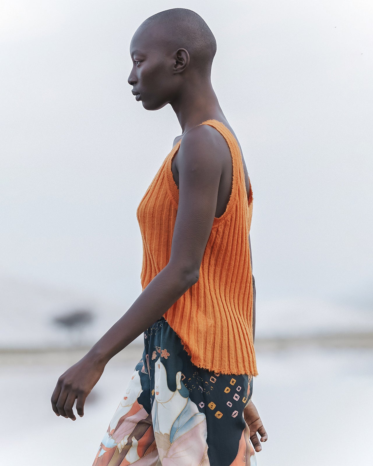 Top orange côtelé en maille légère, décolleté V dentelle - Chemises & tops Mes Demoiselles - Image 3