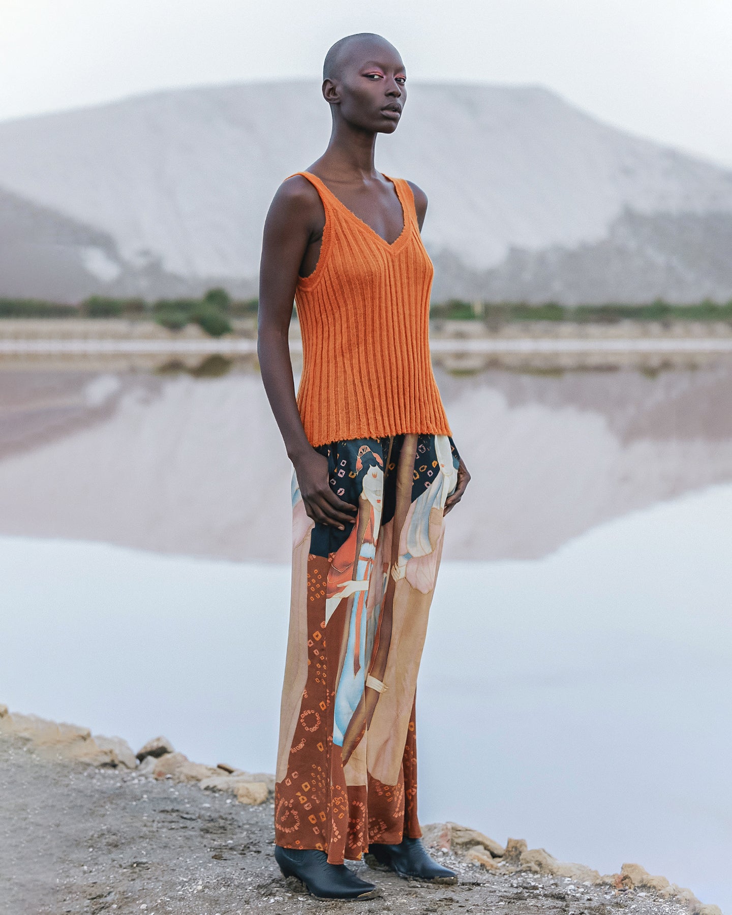 Top Mount Rockytop - Orange : Top orange côtelé en maille légère, décolleté V dentelle Mes Demoiselles