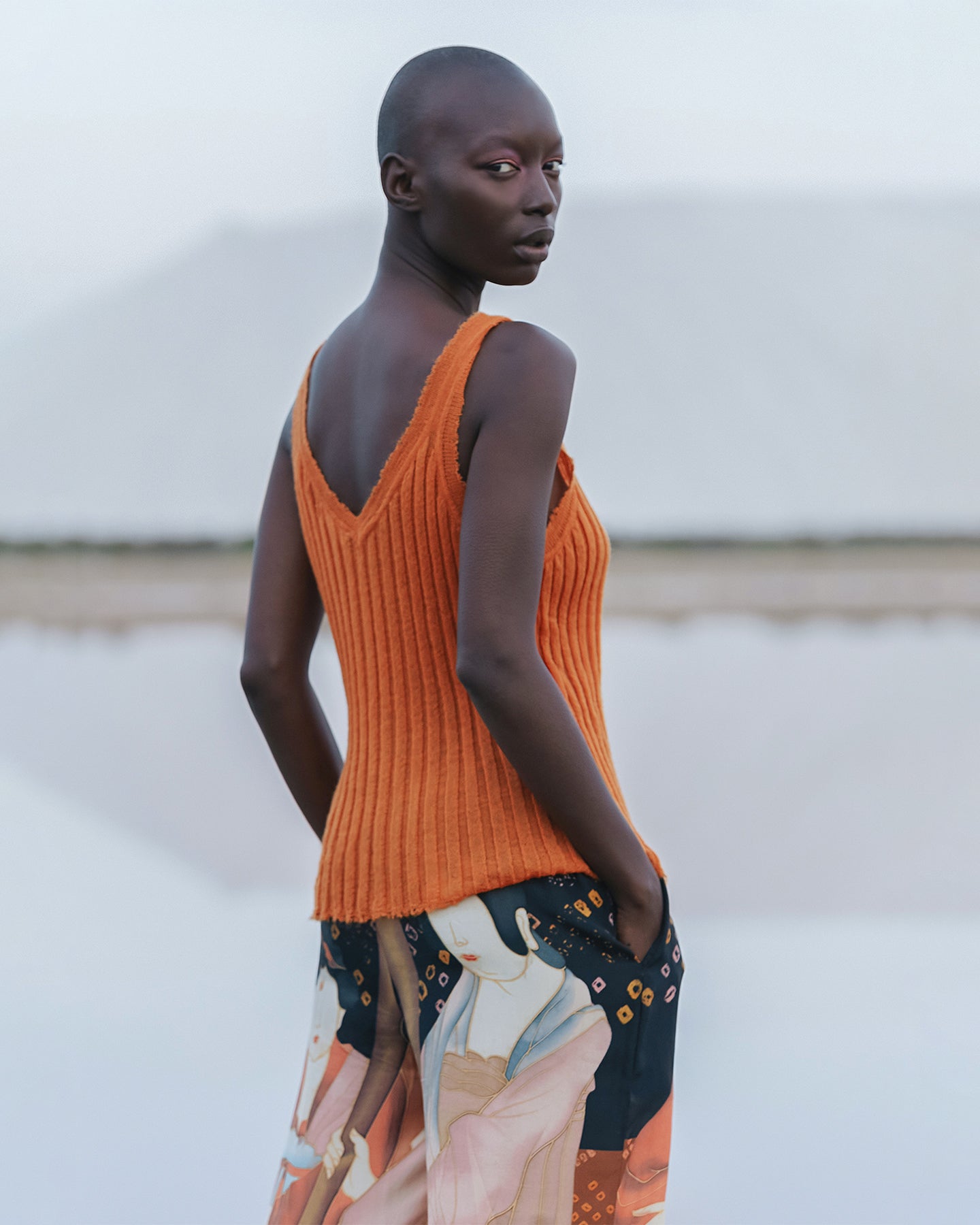 Top orange côtelé en maille légère, décolleté V dentelle - Chemises & tops Mes Demoiselles