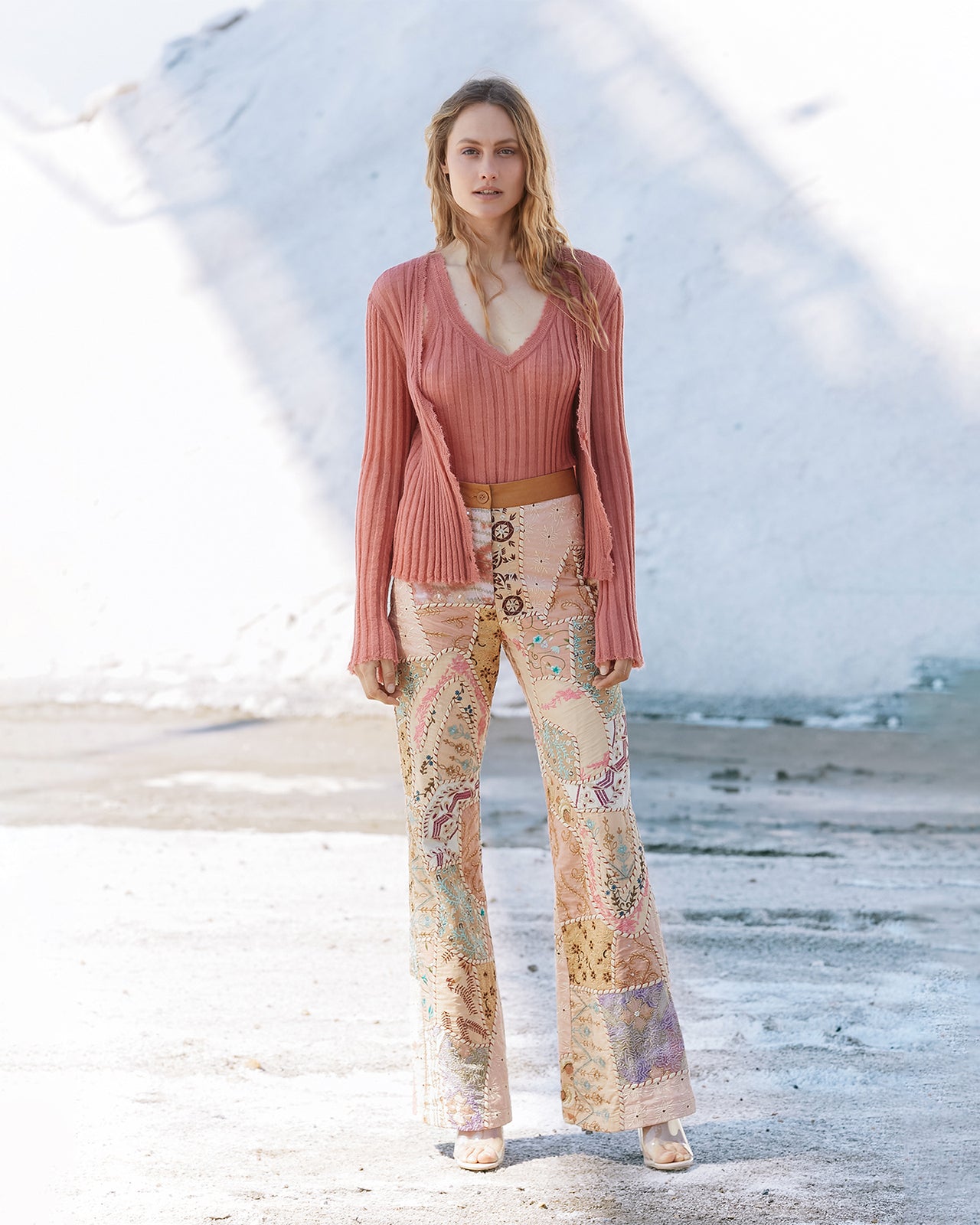 Cardigan rose côtelé, col V, idéal pour un look doux et léger - Pulls & gilets Mes Demoiselles - Image 1