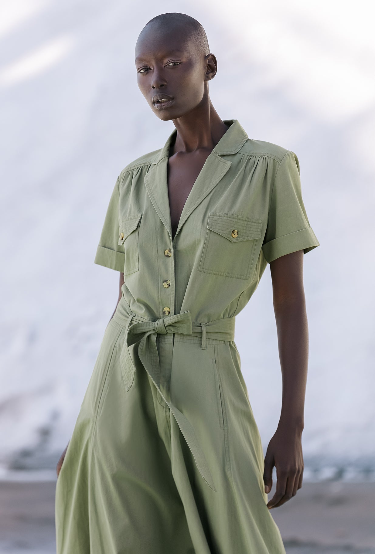 Robe chemise longue verte style safari avec ceinture amovible - Robes Mes Demoiselles - Image 2