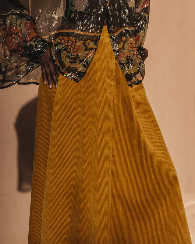 Jupe trapèze en velours côtelé ocre, coupe élégante, look hivernal - Jupes & shorts Mes Demoiselles - Image 3