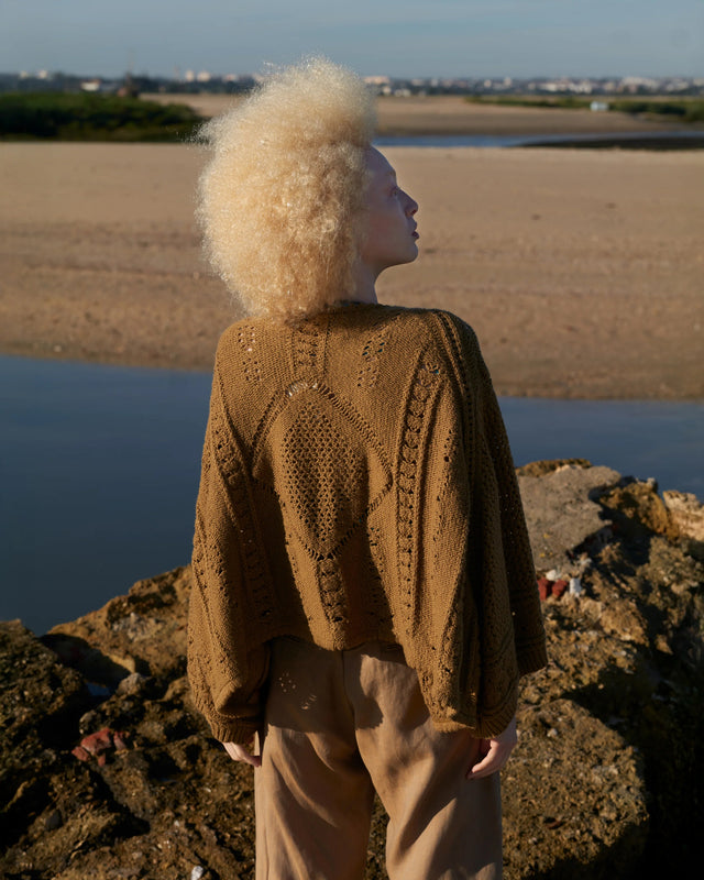 Kimono ocre en maille ajourée, fluide et confortable, esprit bohème - Kimonos & ponchos Mes Demoiselles - Image 1