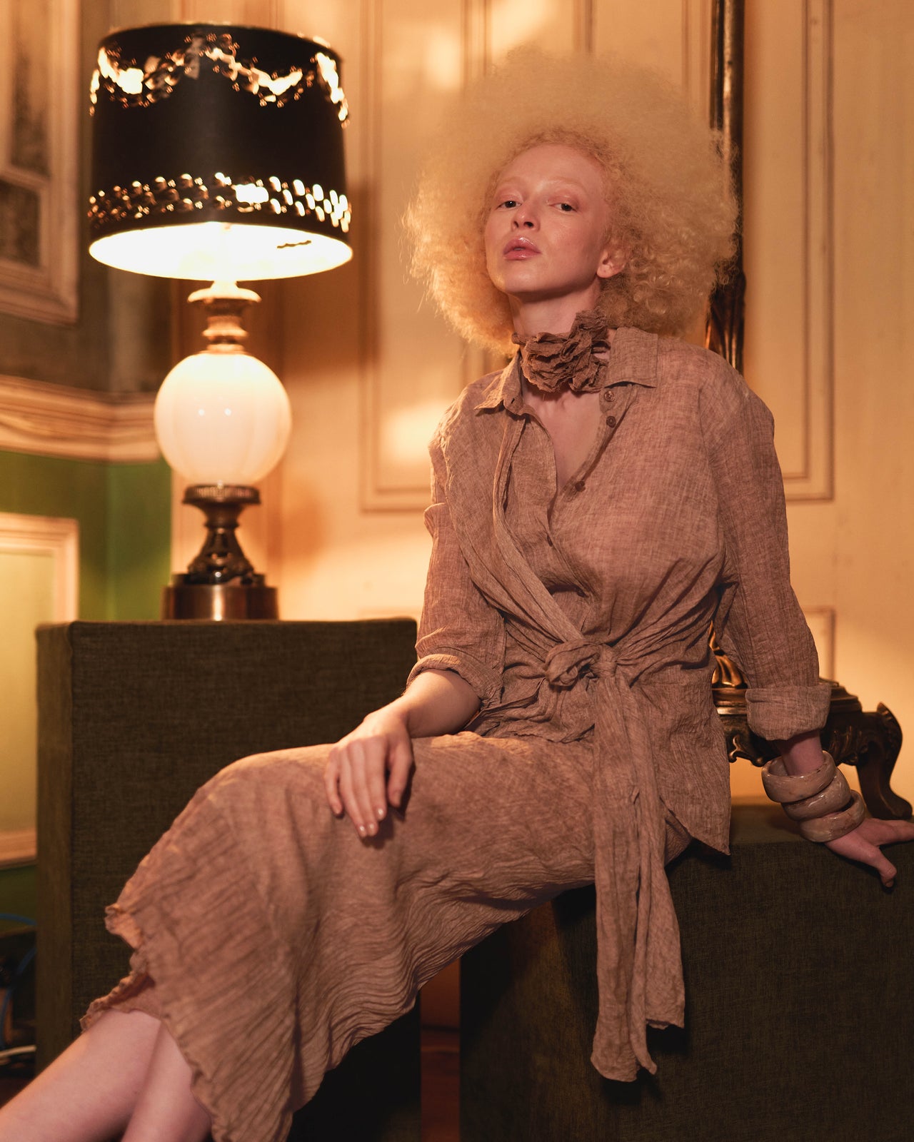Chemise nude plissée, coupe croisée à nouer Style moderne - Chemises & tops Mes Demoiselles - Image 2