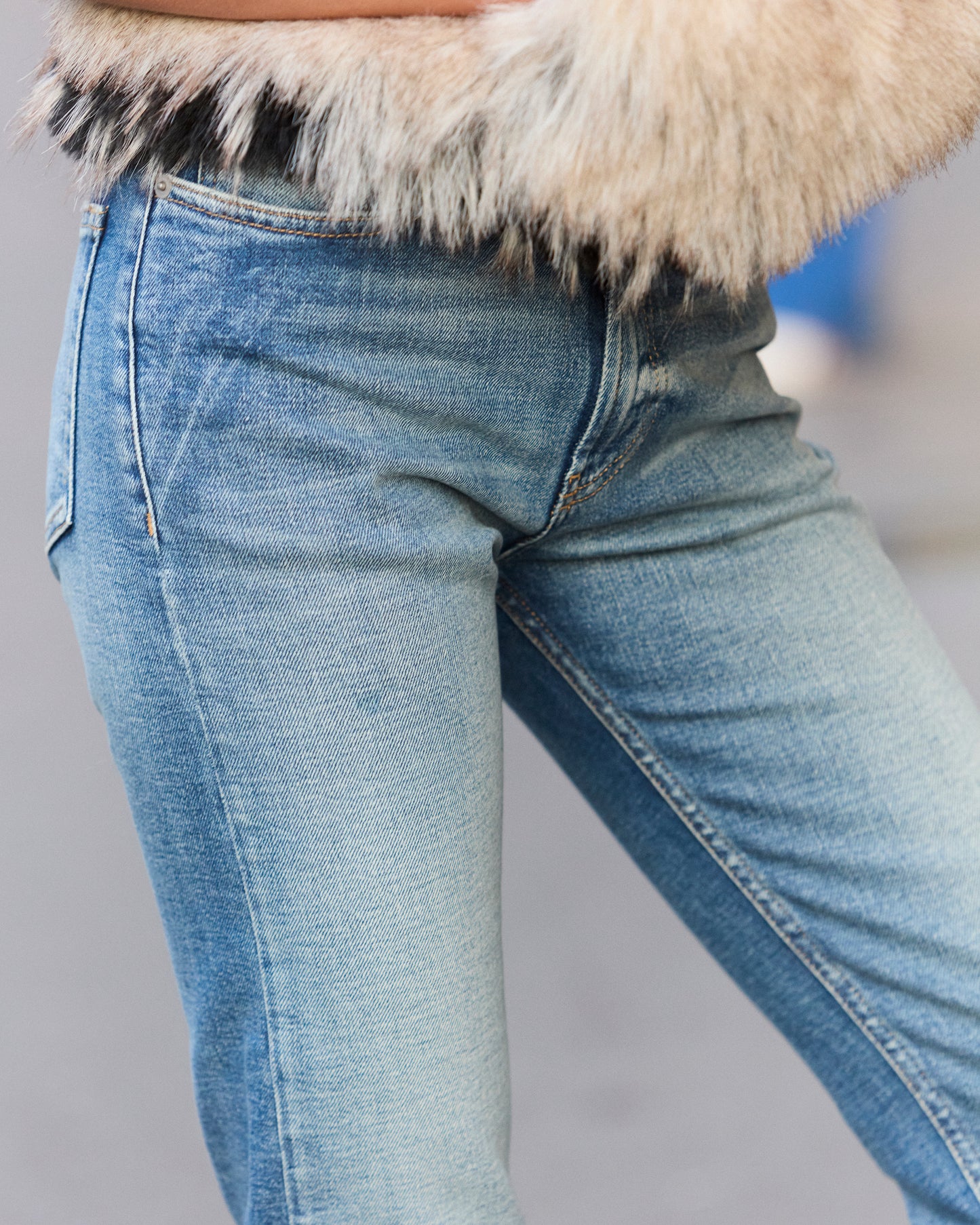 Pantalon Taylor - Bleu Jeans : Jean droit en denim bleu délavé à fentes intérieures Mes Demoiselles