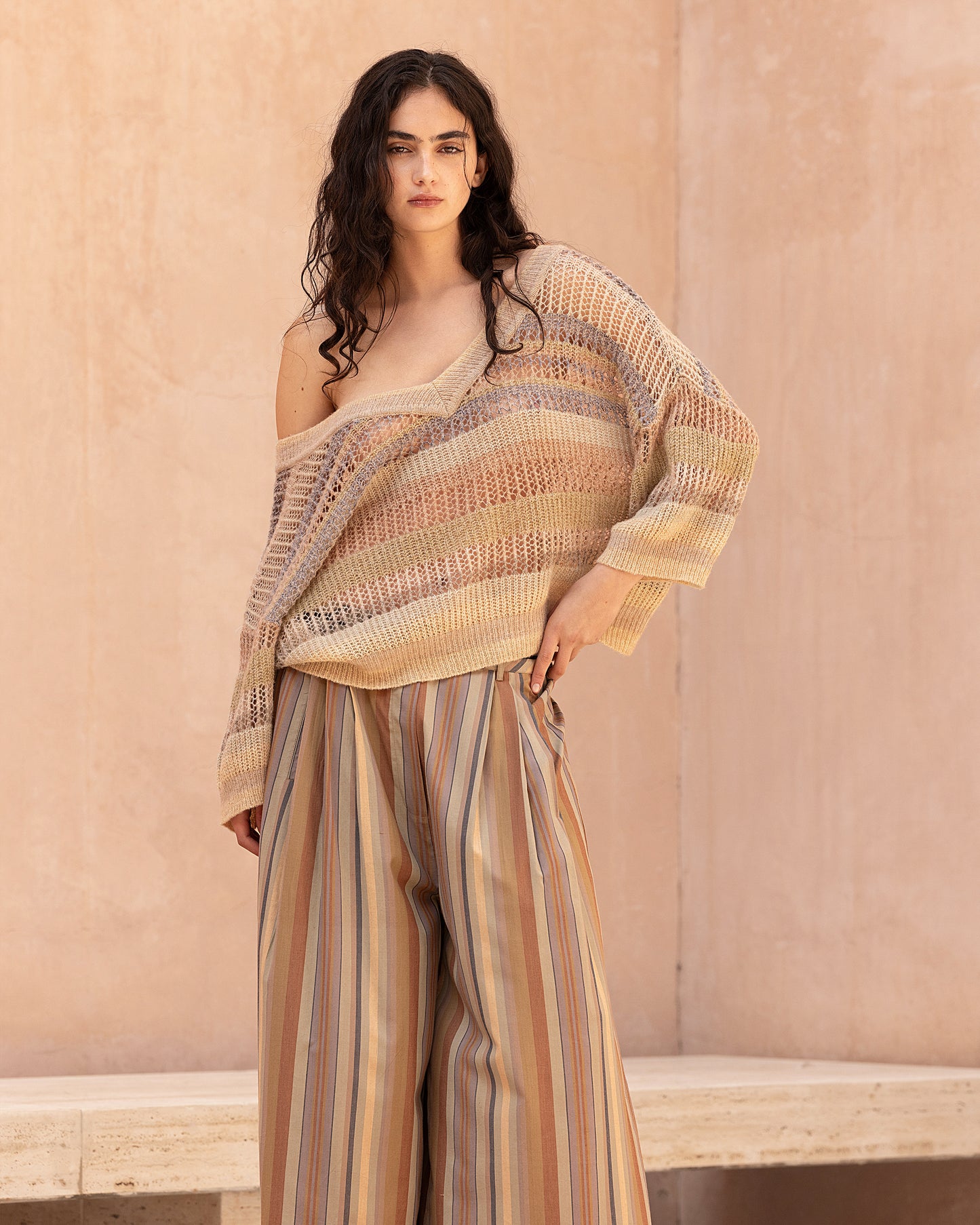 Pull court rayé ajouré dans des nuances de beige : Pulls & gilets Mes Demoiselles