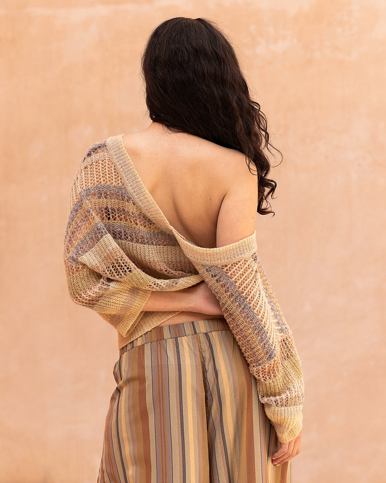 Pull Faika - Beige : Pull court rayé ajouré dans des nuances de beige Mes Demoiselles - Image 4