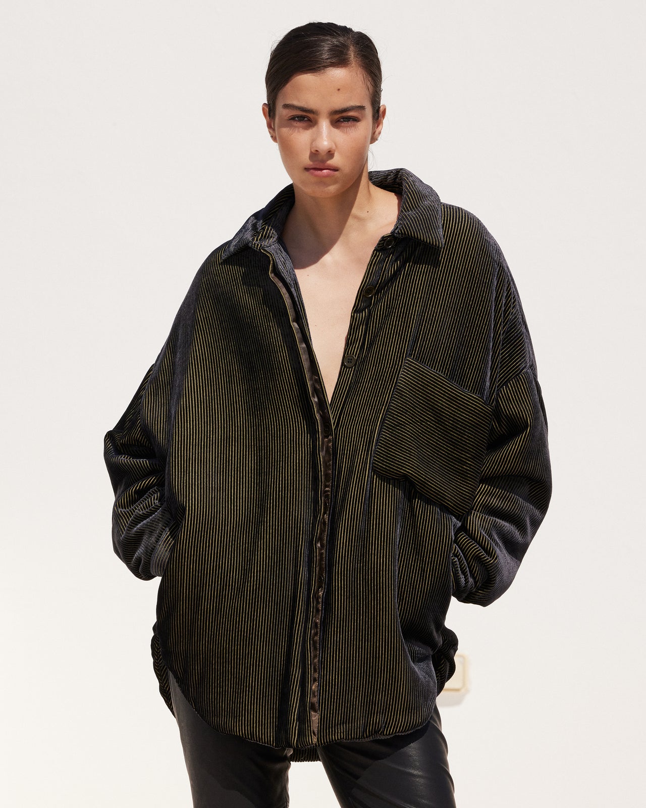 Veste Verha - Vert : Veste-chemise en velours de soie dévoré - Vert Mes Demoiselles - Image 5