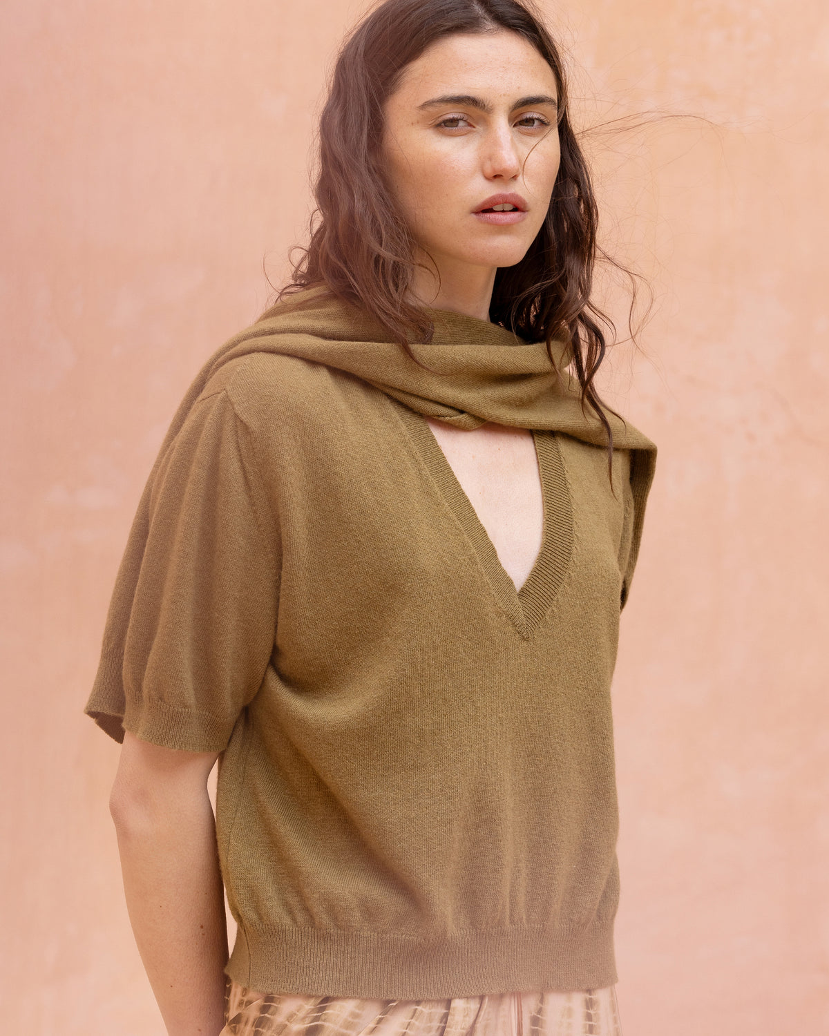 Pull court en cachemire et mérinos avec écharpe intégrée - Pulls & gilets Mes Demoiselles