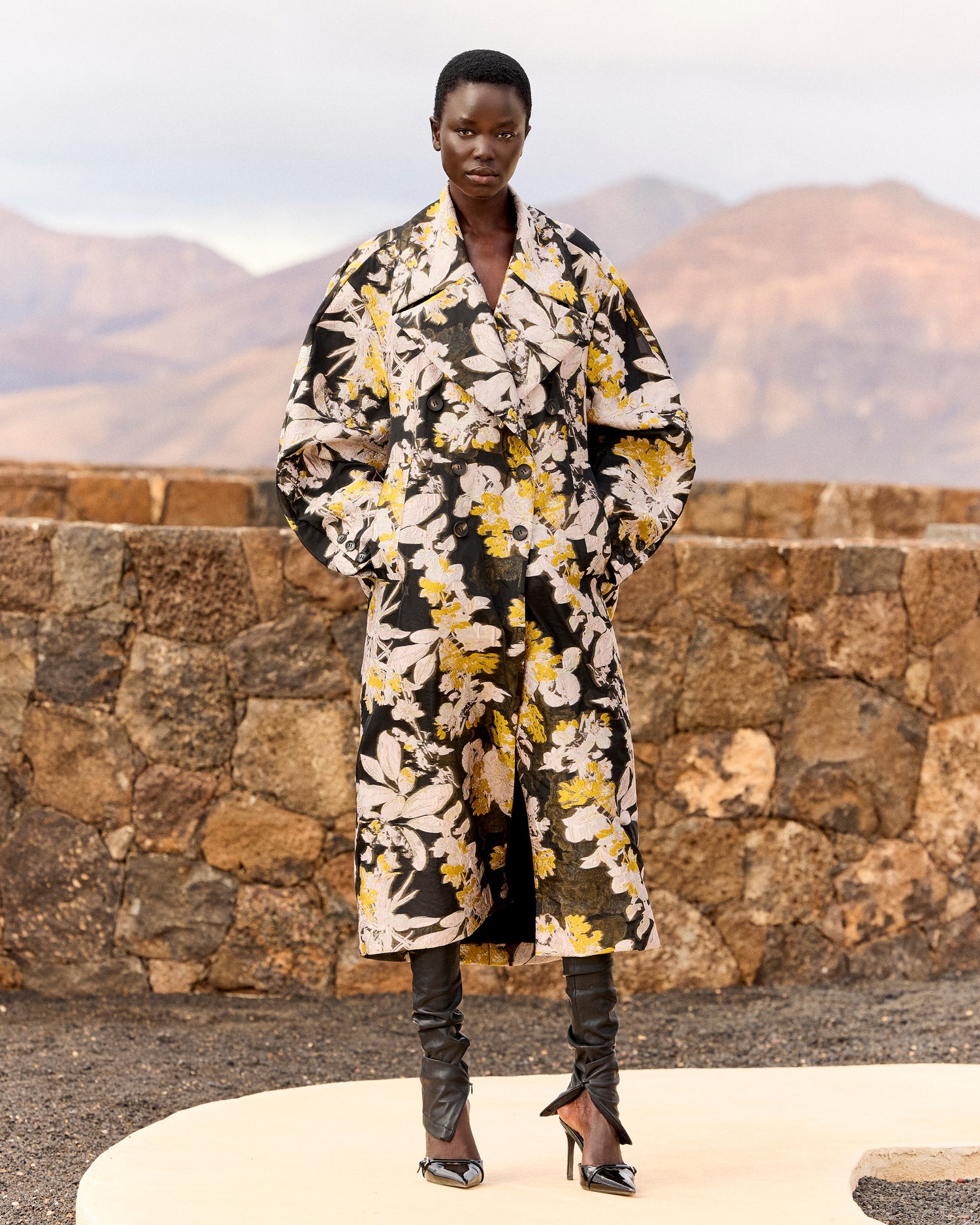 Manteau jacquard floral – Noir, ivoire et ocre - Manteaux & vestes Mes Demoiselles