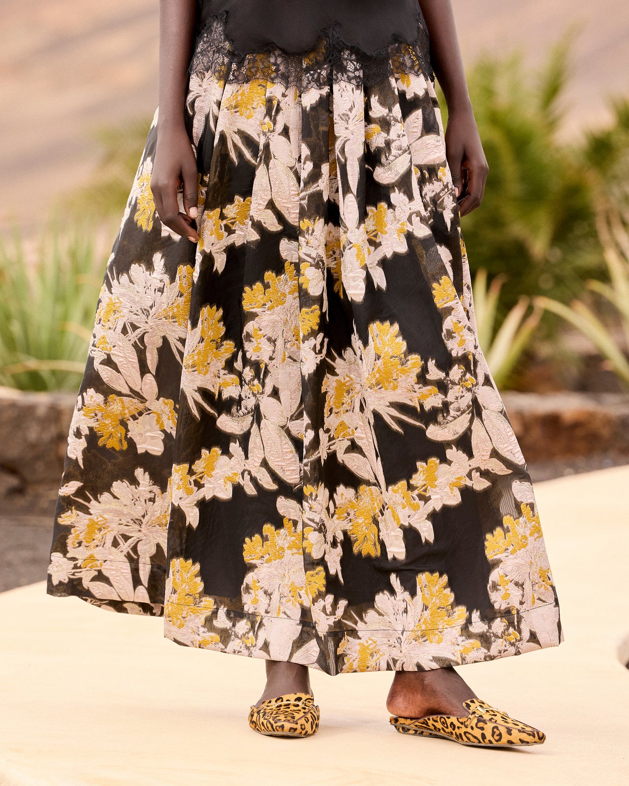 Syn Skirt -  Black - Image 4