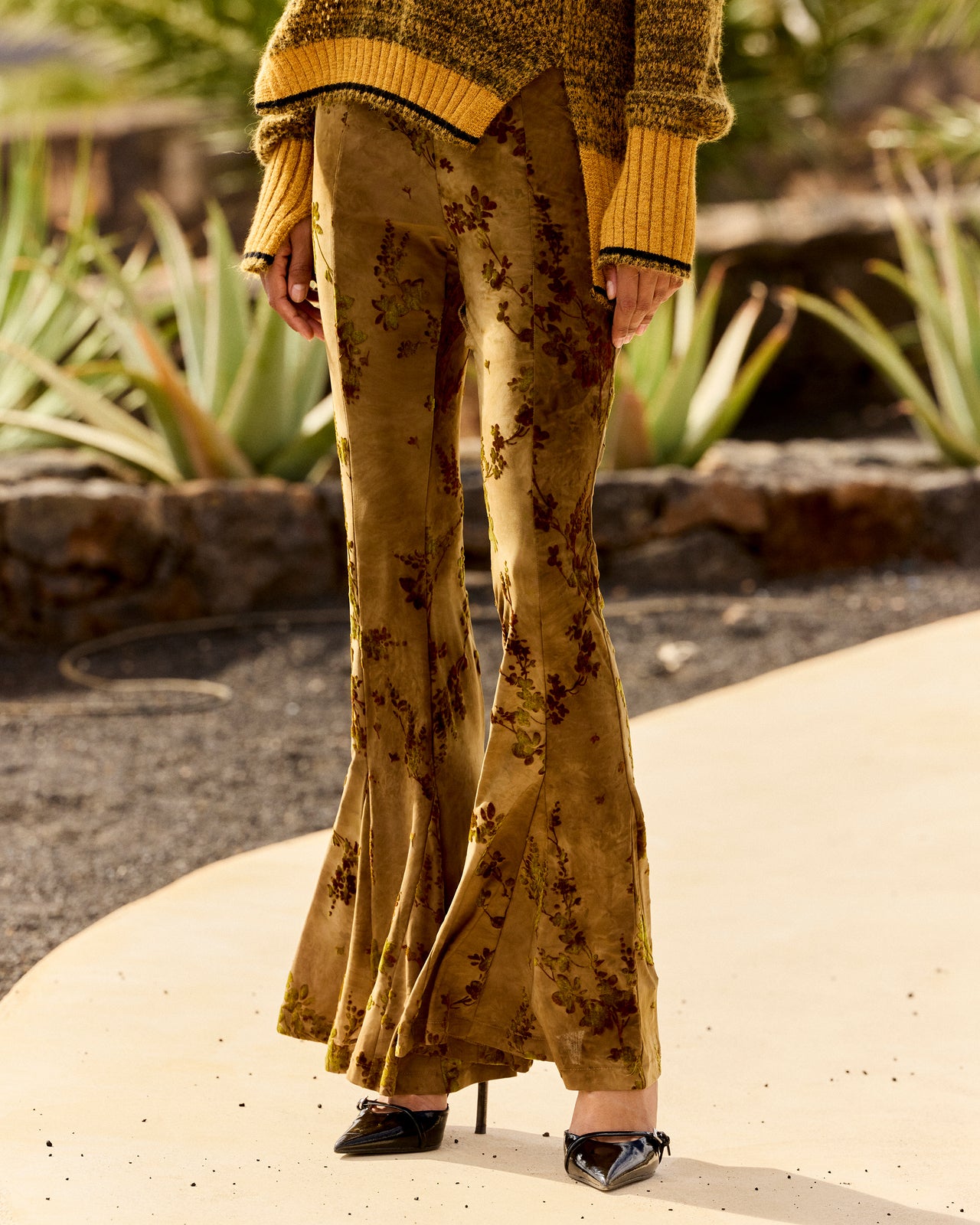 Sand-colored trousers - Khaki - Image 2