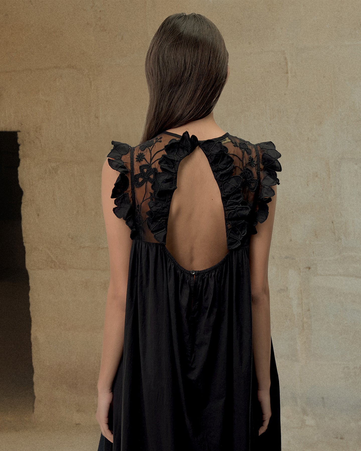 Robe Perone - Noir : Role longue noire dentelle et transparence Mes Demoiselles