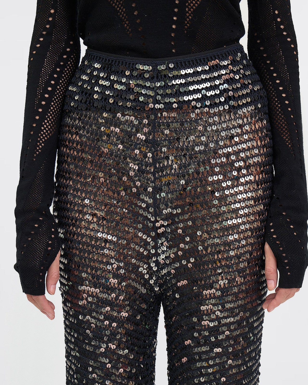 Pantalon Castelia - Noir : Pantalon long en filet de sequins noir Mes Demoiselles - Image 6