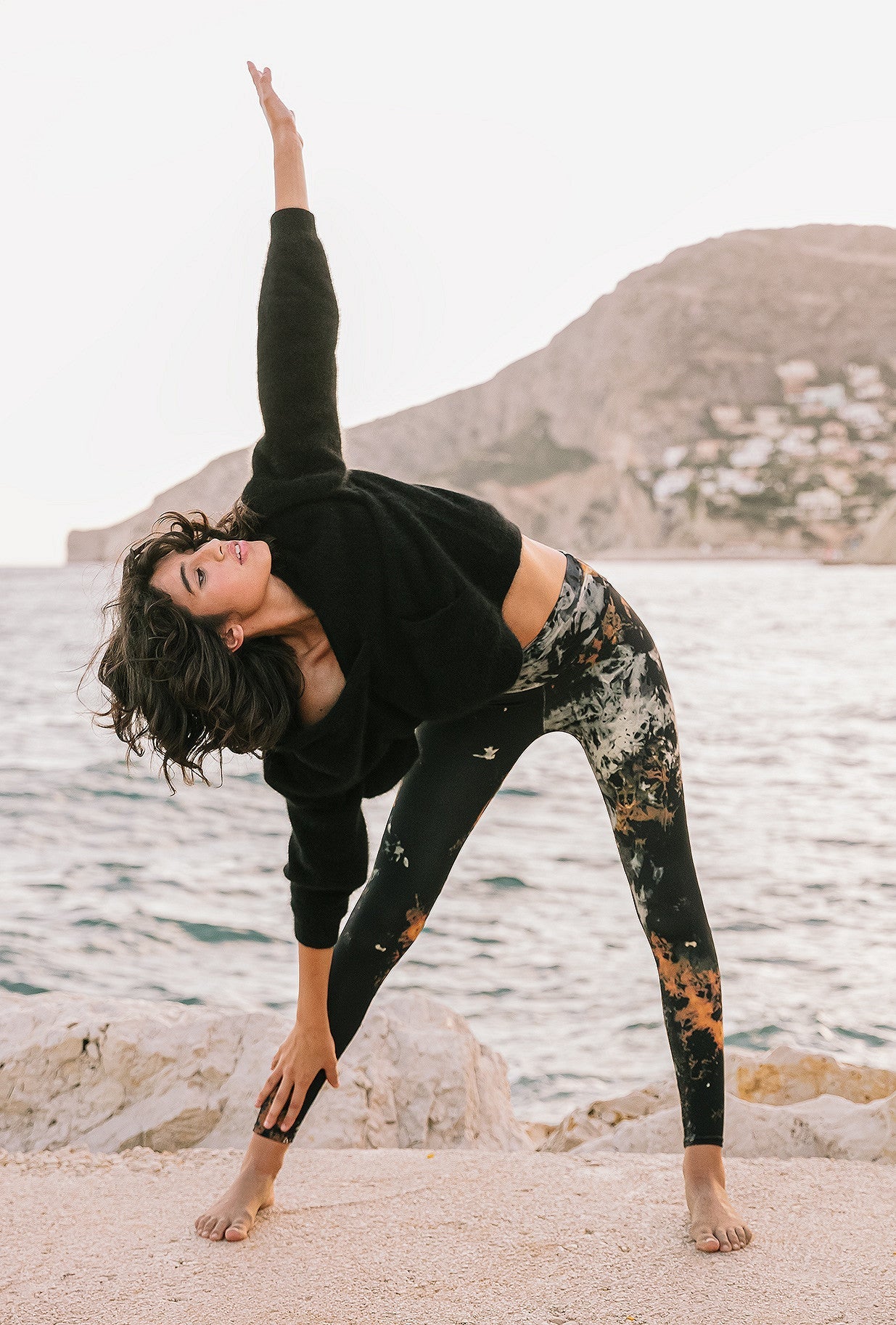 Legging confortable, print tons chauds sur fond noir, silhouette séduisante - Pantalons & combinaisons Mes Demoiselles