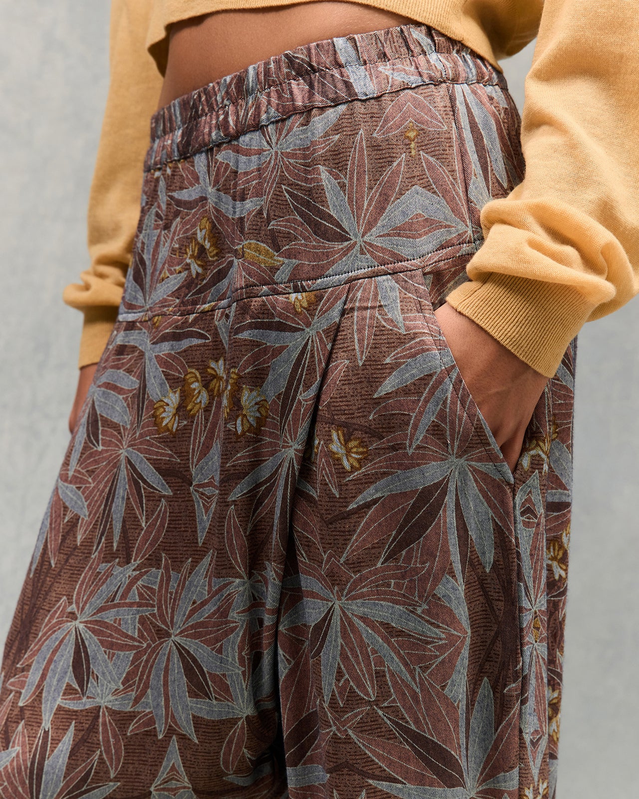 Pantalon à fleurs Charlize - Marron - Image 5